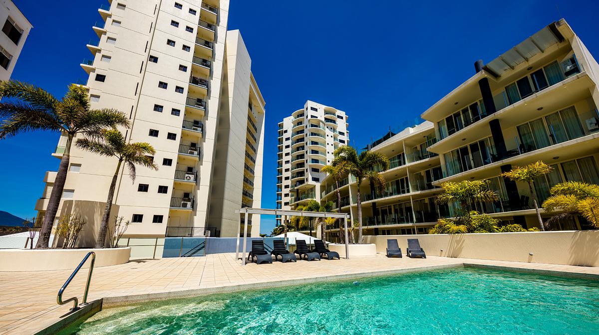 Top-Rated Waterside Apartment Escape in the Heart of Cairns