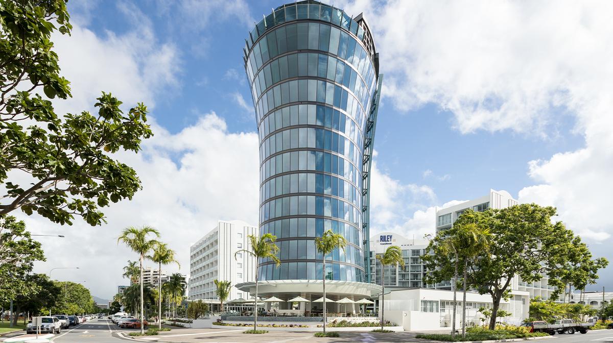 Cairns Esplanade Oasis with Lagoon-Style Pool & City's Highest Rooftop Bar