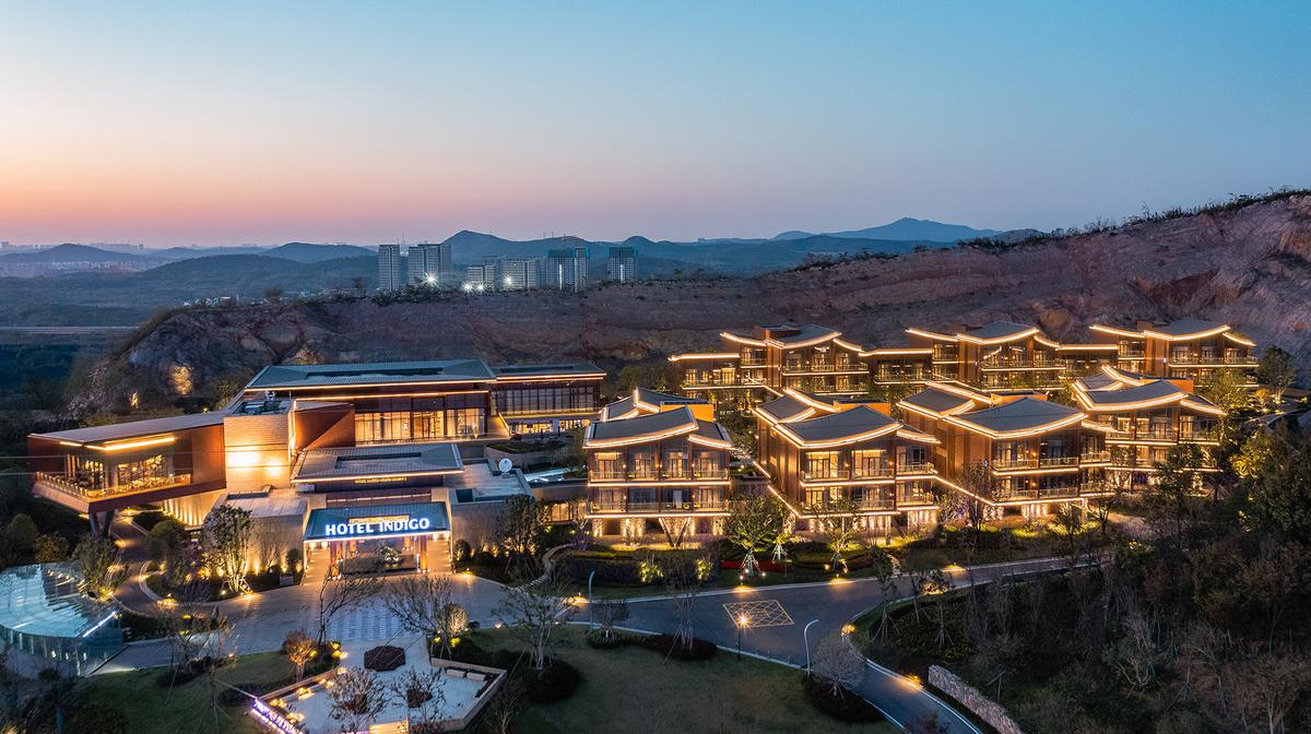 Tranquil Mountainside China Escape with Idyllic Valley Views