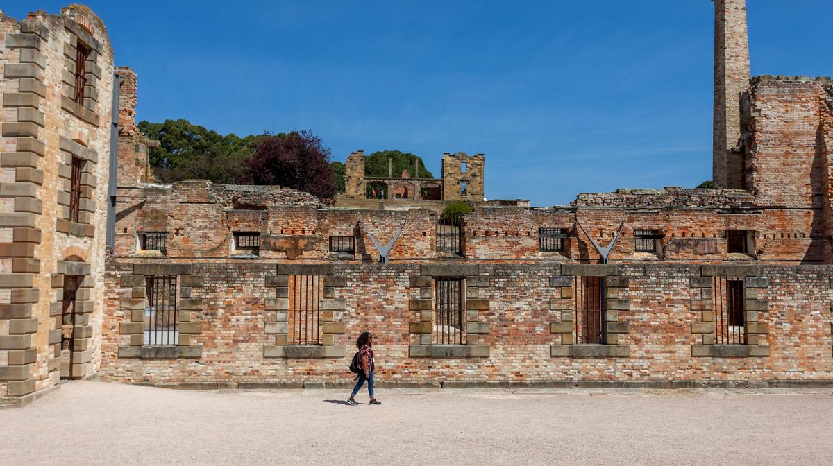 Hobart: Full-Day Tasman Peninsula & Port Arthur Tour with Harbour Cruise & Return Transfers