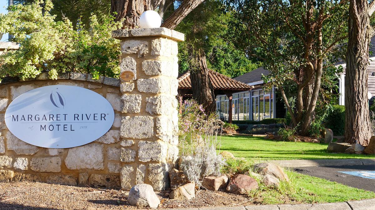 Relaxing Margaret River Stay near Town Centre with Breakfast Hamper 