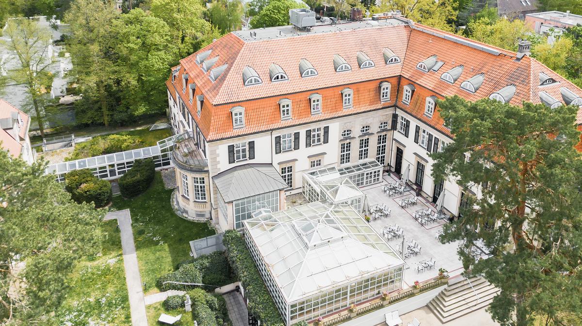 Award-Winning High-End Historic Berlin Mansion Stay by Patrick Hellmann w. Daily Breakfast