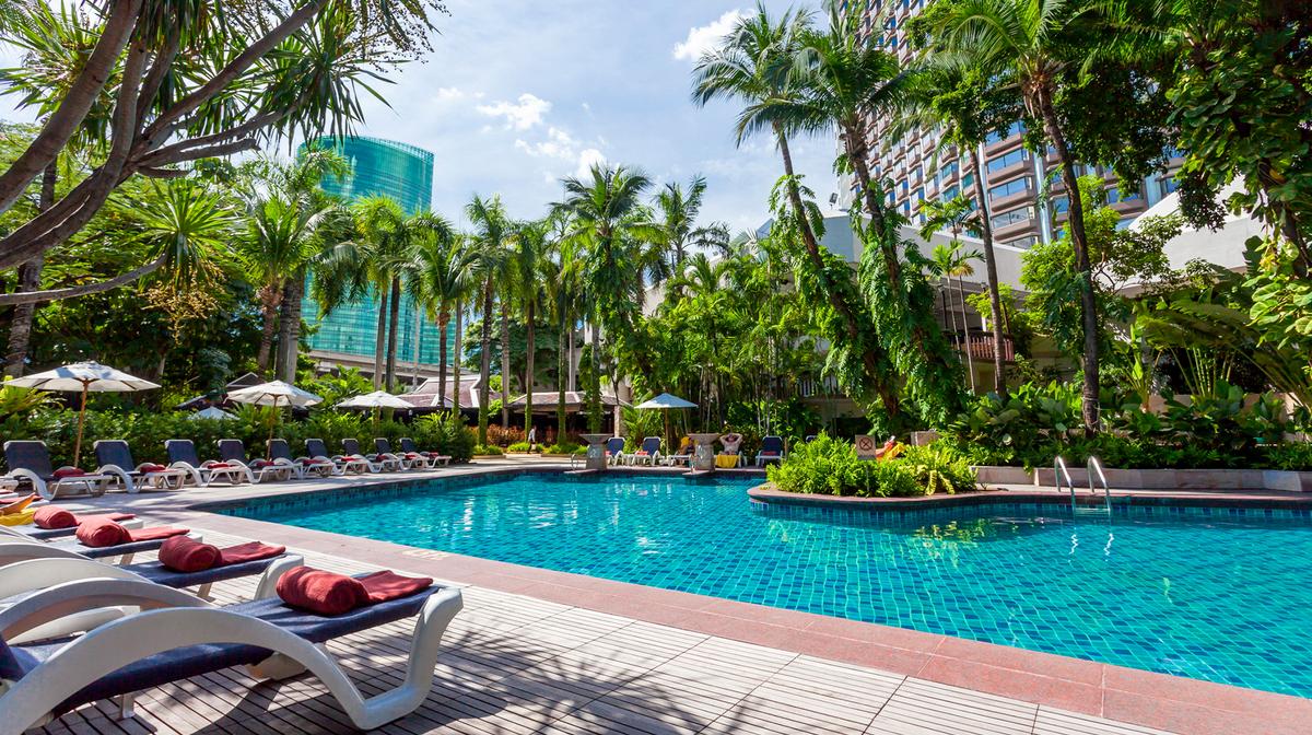 Five-Star Central Bangkok Escape with Club Access & Daily Breakfast