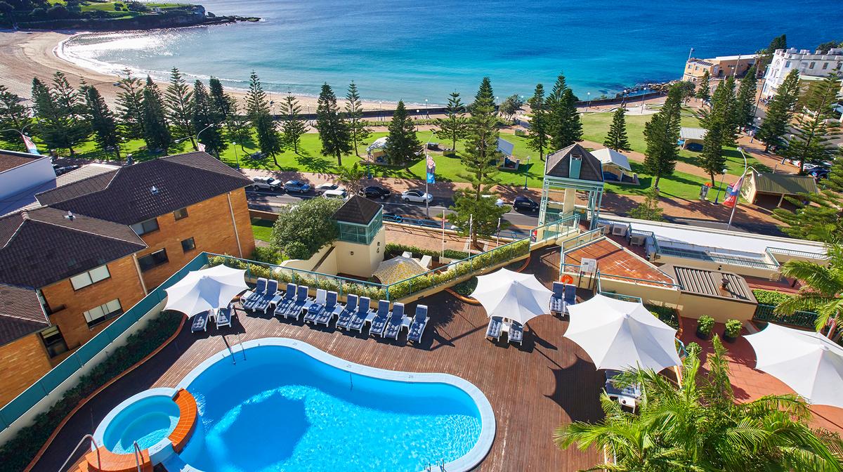 Coogee Beach Bliss Just 20 Minutes from Sydney CBD with Rooftop Swimming Pool