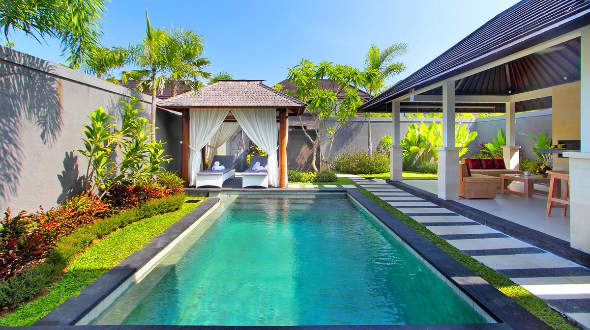 Enticing Seminyak Private Pool Villas with Daily Breakfast, Daily Choice of Lunch or Dinner & Nightly Cocktails 