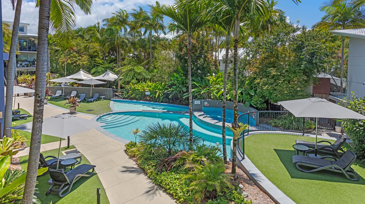 Noosaville One- & Two-Bedroom Apartments near Gympie Terrace with Outdoor Pool and Parking