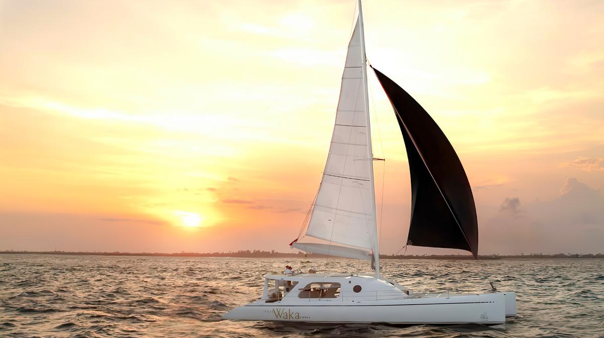 Full-Day Nusa Lembongan Luxury Sailing Tour with Lunch, Glass of Wine or Beer & Return Hotel Transfers