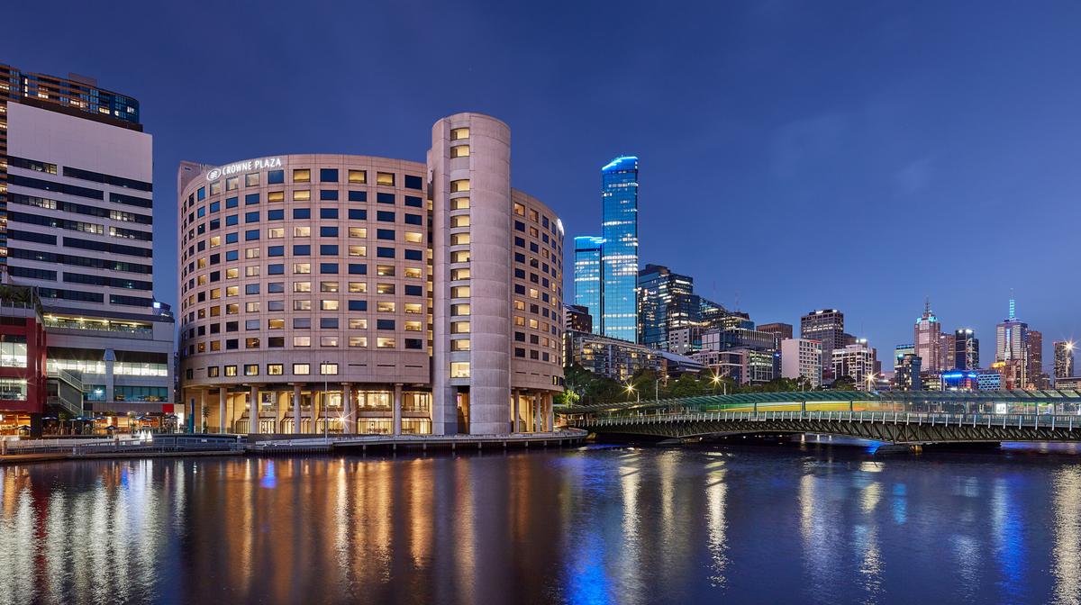 Central Melbourne Yarra River Escape with Rooftop Swimming Pool