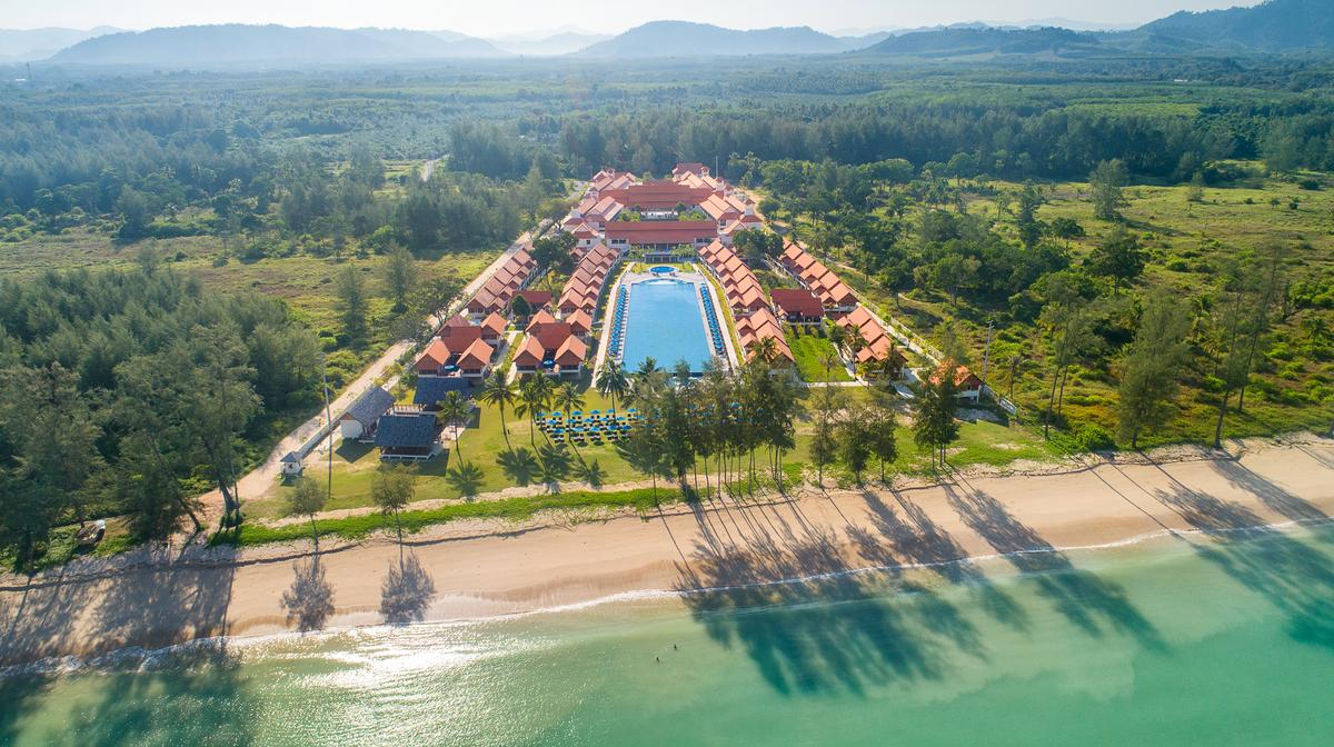 Khao Lak Secluded Beachfront Paradise with Infinity Pool & Daily Breakfast, Dinner & Free-Flow Cocktails