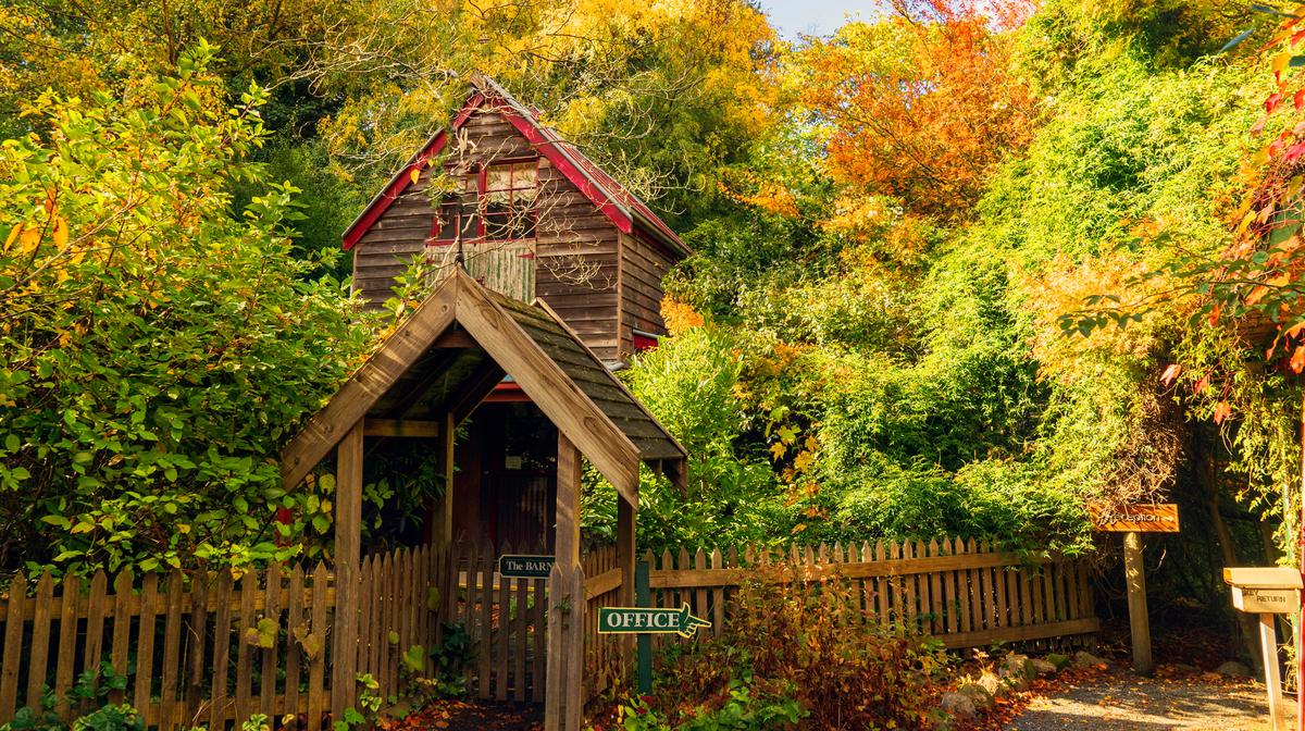 Romantic Mount Dandenong Summit Retreat with Welcome Breakfast Hamper