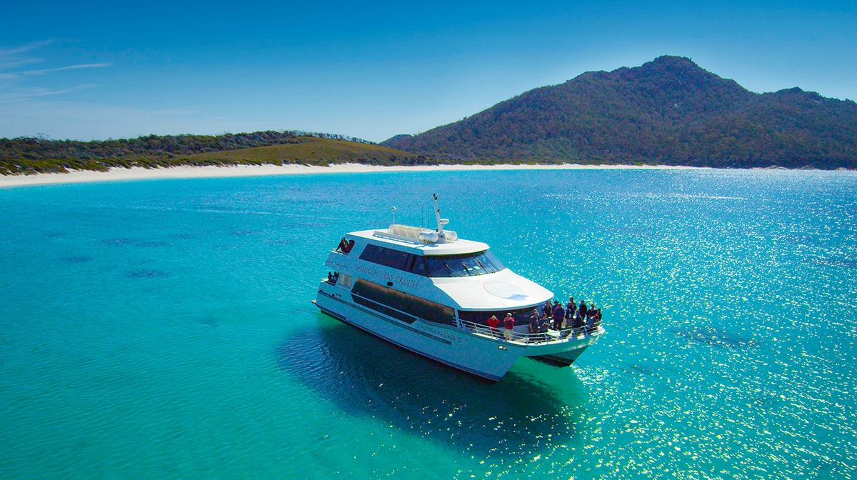 Tasmania: Half-Day Scenic Cruise from Coles Bay to Wineglass Bay with Lunch