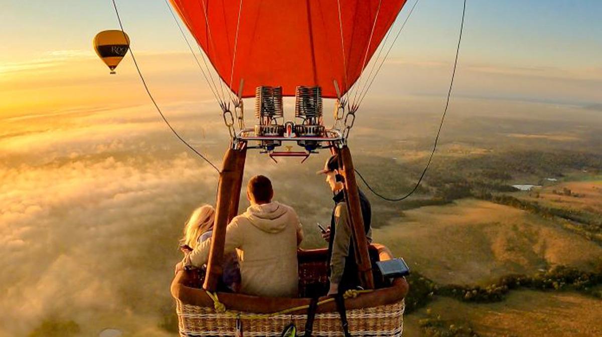 Hunter Valley: Breathtaking Sunrise Hot Air Balloon Flight with Gourmet Breakfast & Sparkling Wine Tasting