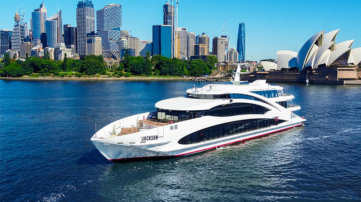 Sydney: Spoil Yourself with a 3.5-Hour Long Lunch Cruising Sydney Harbour & Free-Flowing Drinks Package