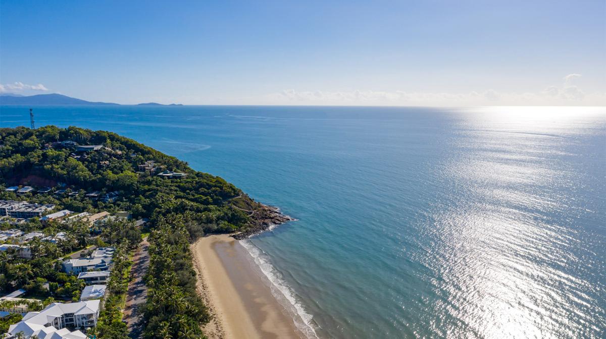 Luxury Beachfront Port Douglas Apartments with Roundtrip Airport Transfers