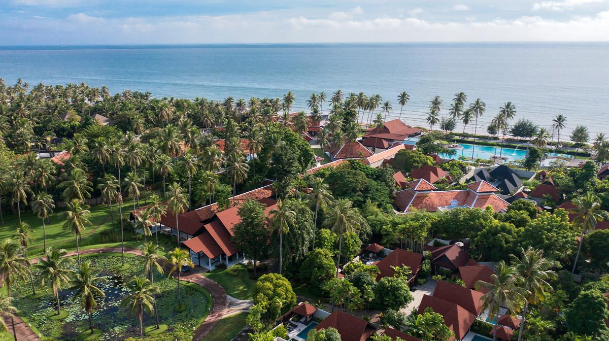 Five-Star Beachside Hua Hin Retreat with Indulgent 60-Minute Thai Massage, Daily Dining & Daily Free Flow