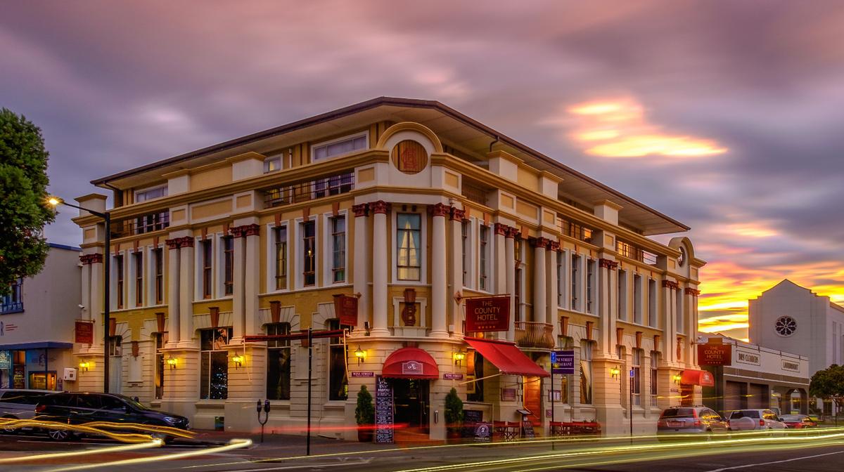 Charming Hawke's Bay Art Deco Escape with Daily Breakfast, Dining Credit & Nightly Drinks