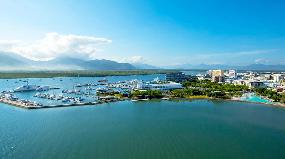 Central Cairns Art Deco Stay with Rooftop Pool & Daily Breakfast