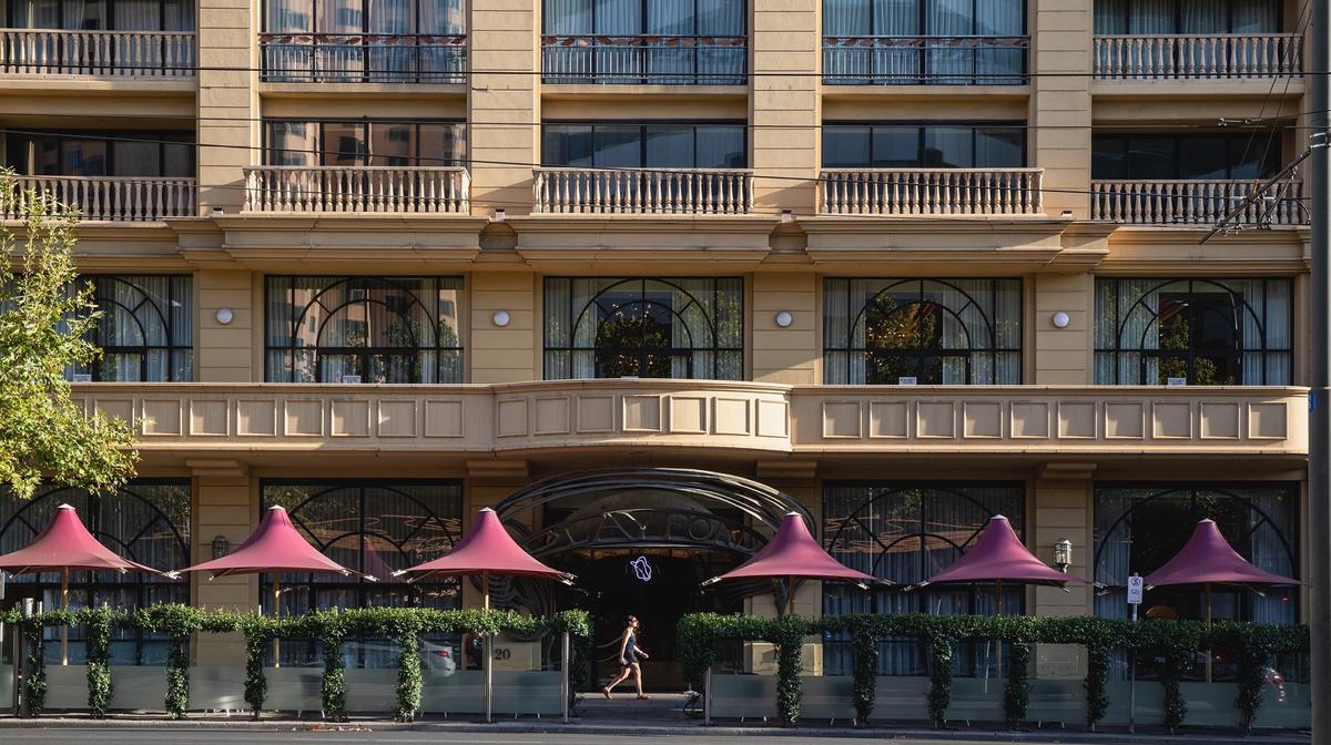 Award-Winning Adelaide Luxury Suites with Daily Breakfast & Nightly Drinks