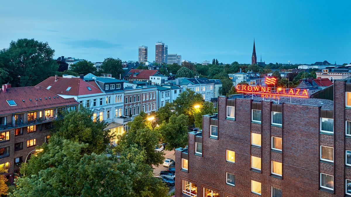 Hamburg Stylish Lakeview Stay near St Georg