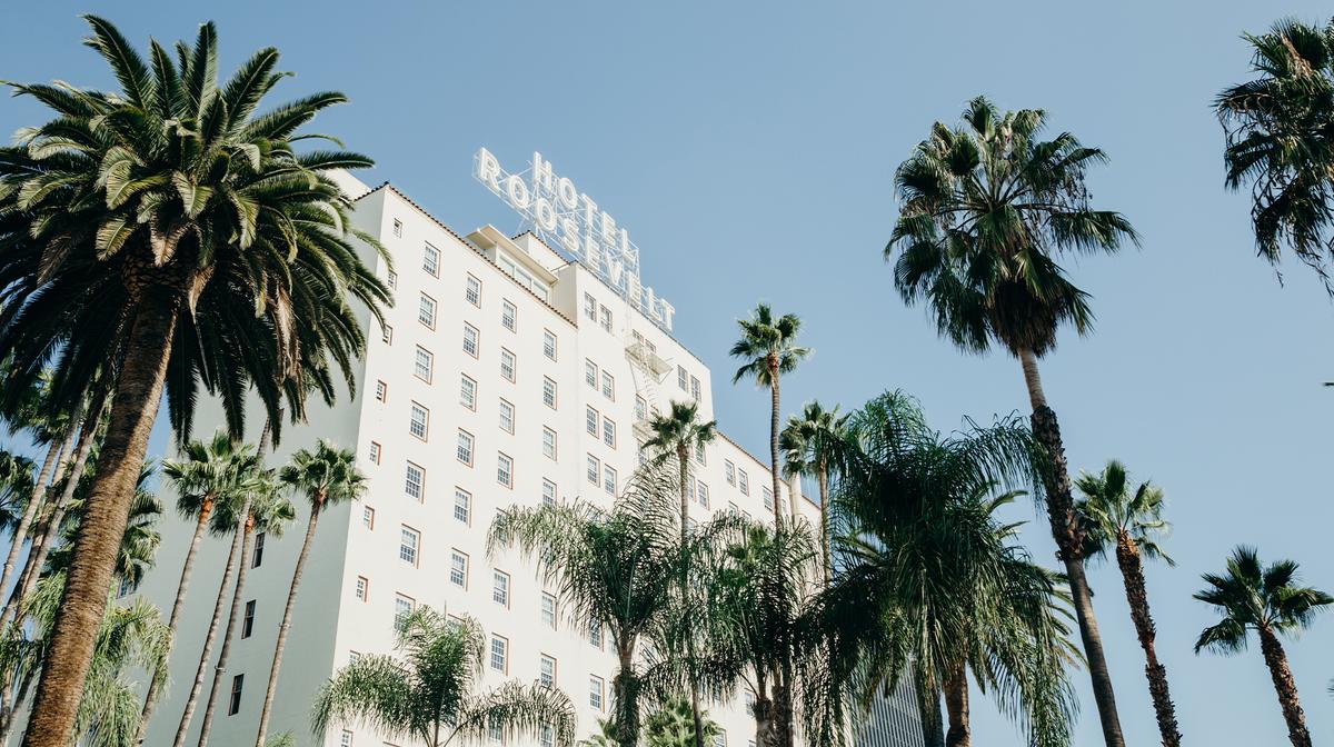 Iconic Los Angeles Glamour on Hollywood Boulevard with Daily Breakfast & Nightly Drinks 