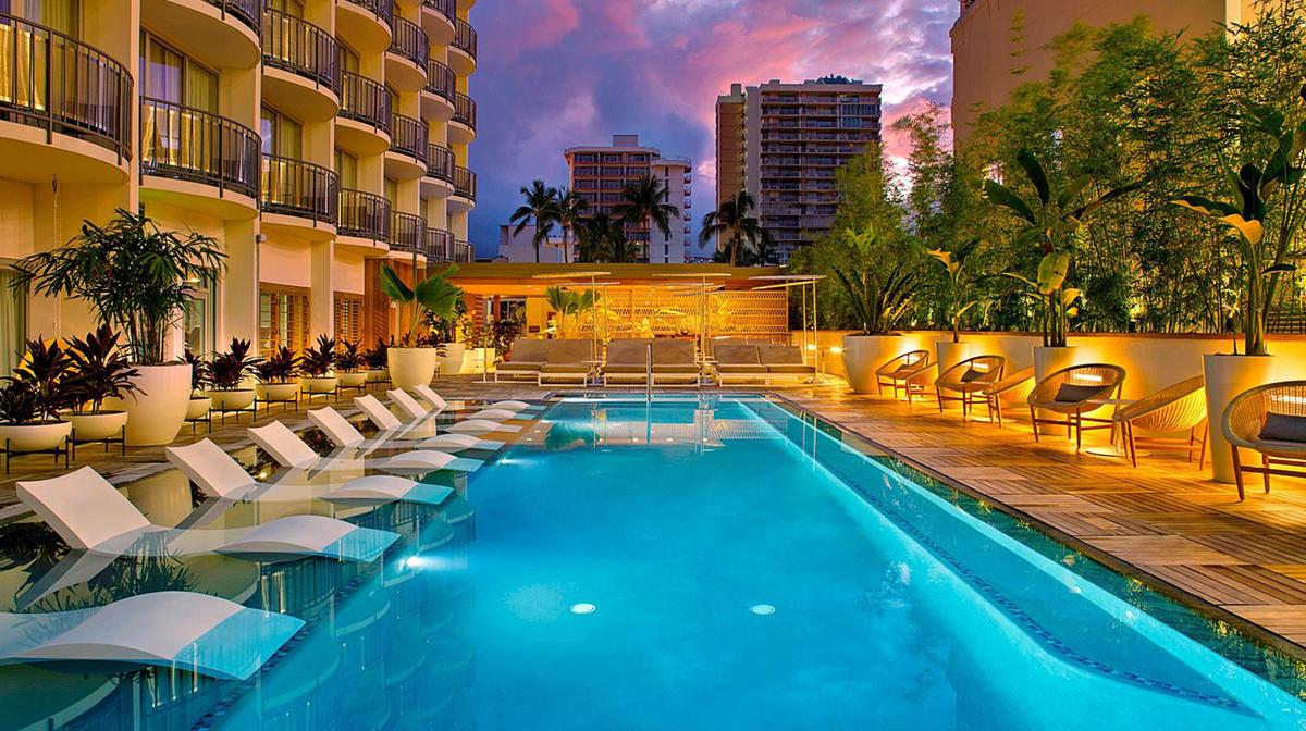 Central Waikiki Oasis with Daily Breakfast, Nightly Cocktails & Saltwater Swimming Pool