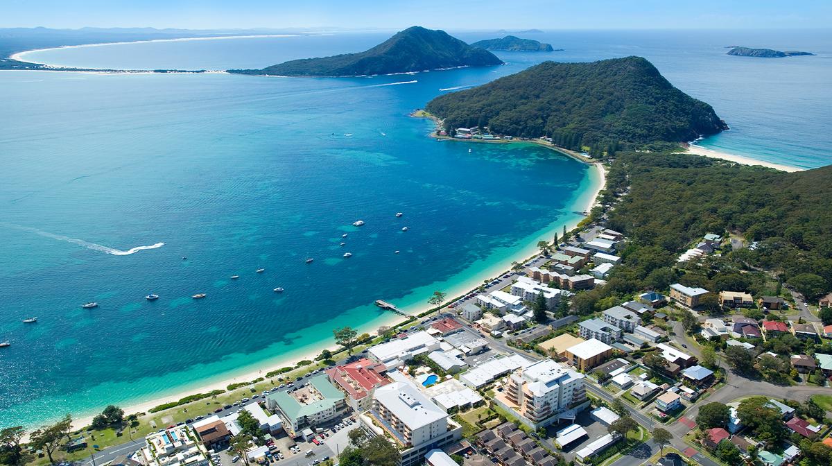 Beachside Shoal Bay Resort near Port Stephens with Lagoon Pool