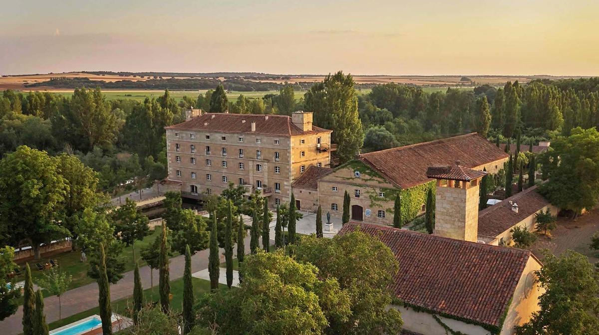 Historic Spanish Vineyard Escape near Salamanca with Daily Breakfast & Wine Tasting