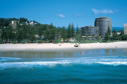 Stylish Family and Friends Escape on the Sun-Kissed Gold Coast