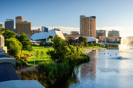 Central City Escape Overlooking Adelaide Park Lands with Daily Breakfast