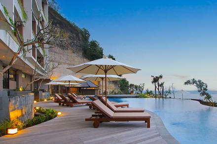 Ocean-View Suite Escape with Daily Dining and Cocktails 