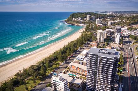 Luxe Seaside Apartment Getaway In Burleigh Heads