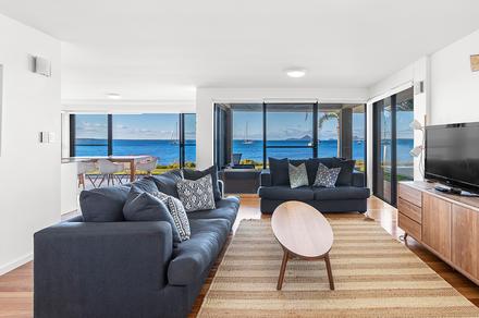 Port Stephens Waterfront Apartment with Direct Beach Access for up to 8 Guests 