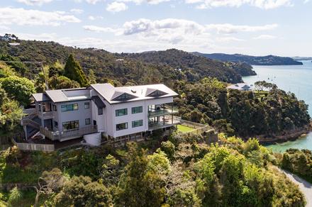 Bay of Islands Secluded Clifftop Haven for up to Four People with Daily Breakfast