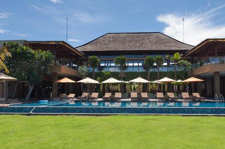 Nusa Lembongan Beachfront Retreat with Return Transfers from Bali