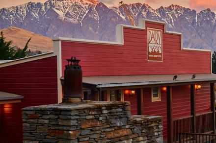 Boutique Queenstown Retreat with Daily Breakfast & Nightly Drinks