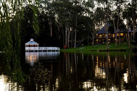 Boutique Batemans Bay Country Retreat with Daily Breakfast 