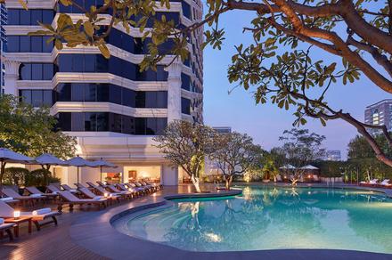 Five-Star Grand Hyatt Bangkok Glamour with Club Privileges & Free-Flow Drinks