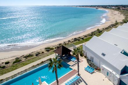 Beachfront Apartment Stay near Perth with Spectacular Views