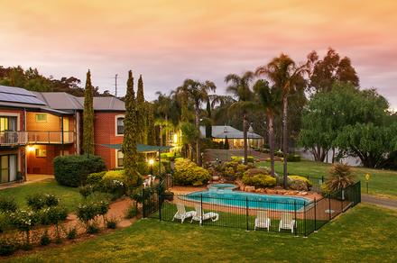 Romantic Escape in Clare Valley Wine Country