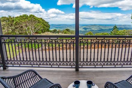 Sunshine Coast Hinterlands Retreat with Daily Breakfast & Nightly Drinks