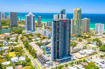 Gold Coast Ocean-View Apartment Stay in Surfers Paradise