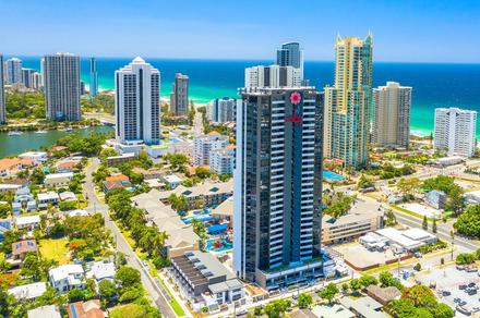 Gold Coast Ocean-View Apartment Stay in Surfers Paradise