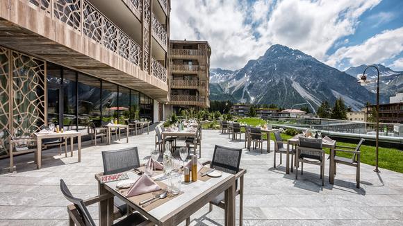 Stylish Escape in the Swiss Alps 