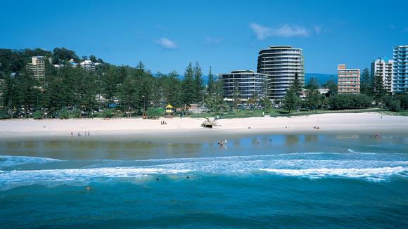 Stylish Family and Friends Escape on the Sun-Kissed Gold Coast