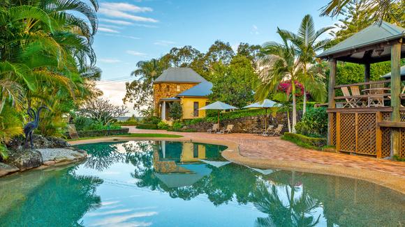 Tuscan-Inspired Byron Bay Escape with Daily Breakfast & Afternoon Tea