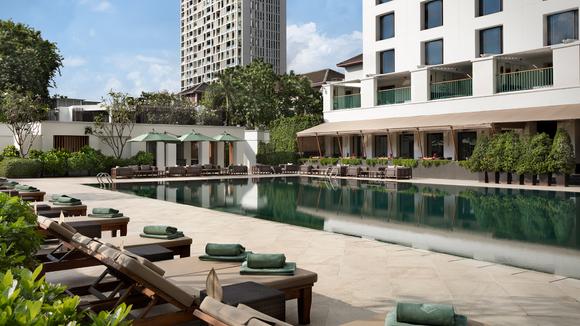 Bangkok’s Blissfully Secluded #1 Hotel with Club Lounge Access & Nightly Free-Flow Cocktails