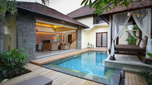 Private Canggu Villa Escape with Daily Dining and Cocktails