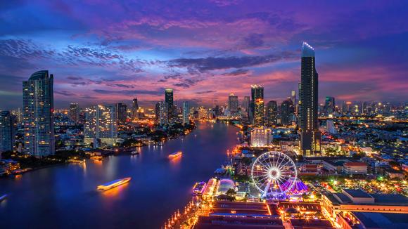 Elegant Bangkok Stopover with Daily Cocktails and Decadent Dining Inclusions, Plus One Child Stays Free & Eats Free