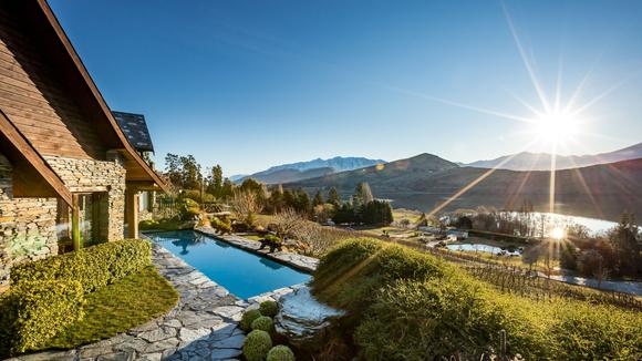 Five-Star Romantic Queenstown Lakefront Escape with Daily Breakfast & Cheeseboard with Wine