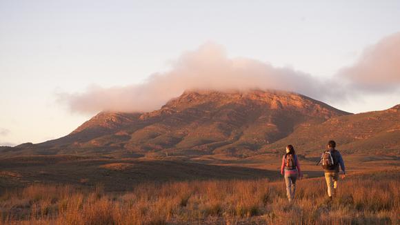 Flinders Ranges & Wilpena Pound: 5-Day Small-Group Walking Tour with Daily Dining & Guided Exploration